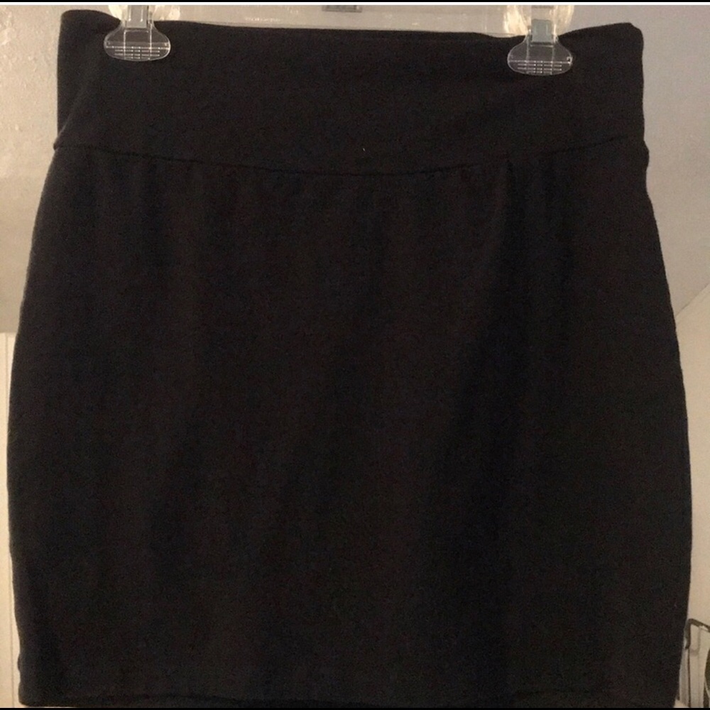 Stretchy mini skirt